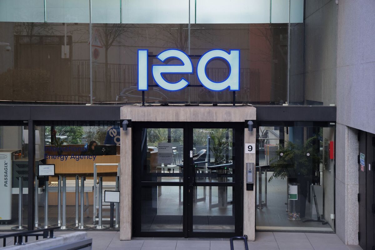 IEA to Meet Wednesday to Discuss Diesel, Crude Stocks Release
