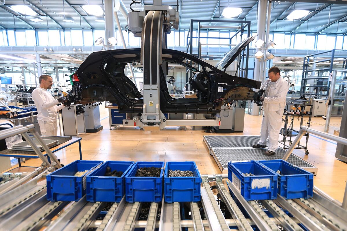 German Recovery Slower on Weaker Manufacturing, Ministry Says Bloomberg