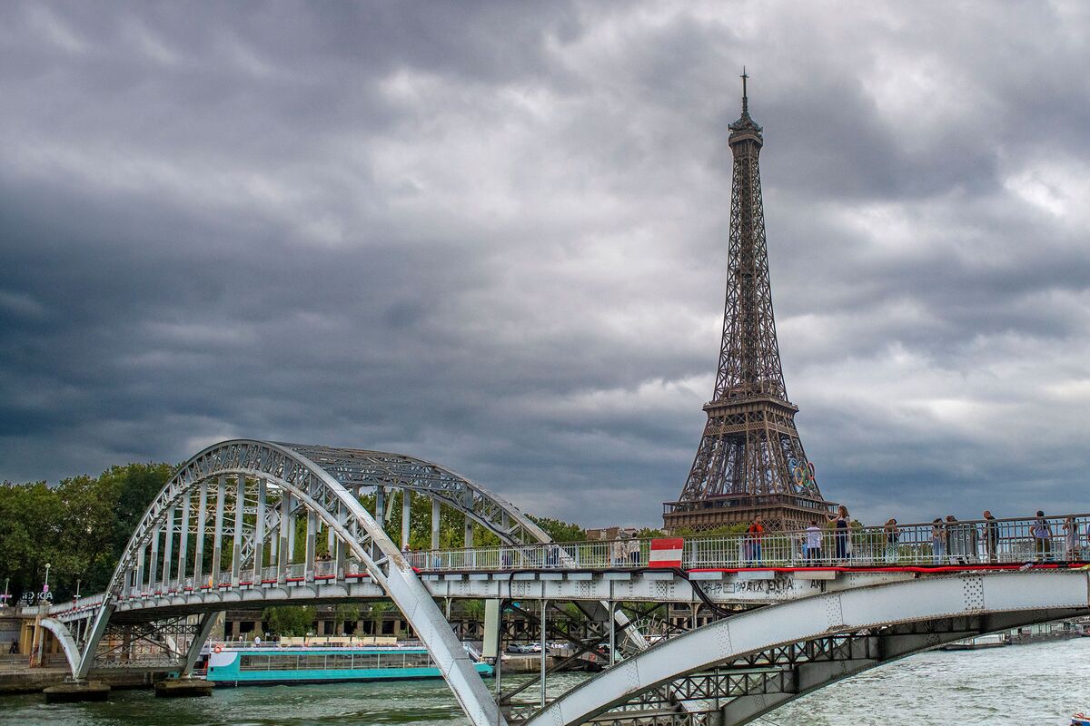 France’s Bond Risk Is Outpacing Italy’s by Most in Euro History
