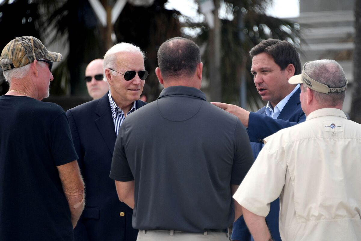 Biden, DeSantis Ignore Tensions in Visit to Ian-Ravaged Area in Florida ...