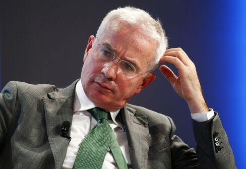 Outgoing Standard Chartered Plc Chief Executive Officer Peter Sands is an Arsenal fan.