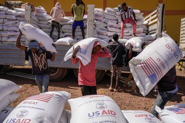 Refugees In The Zanzalima IDP Camp Receive A Delivery From USAID