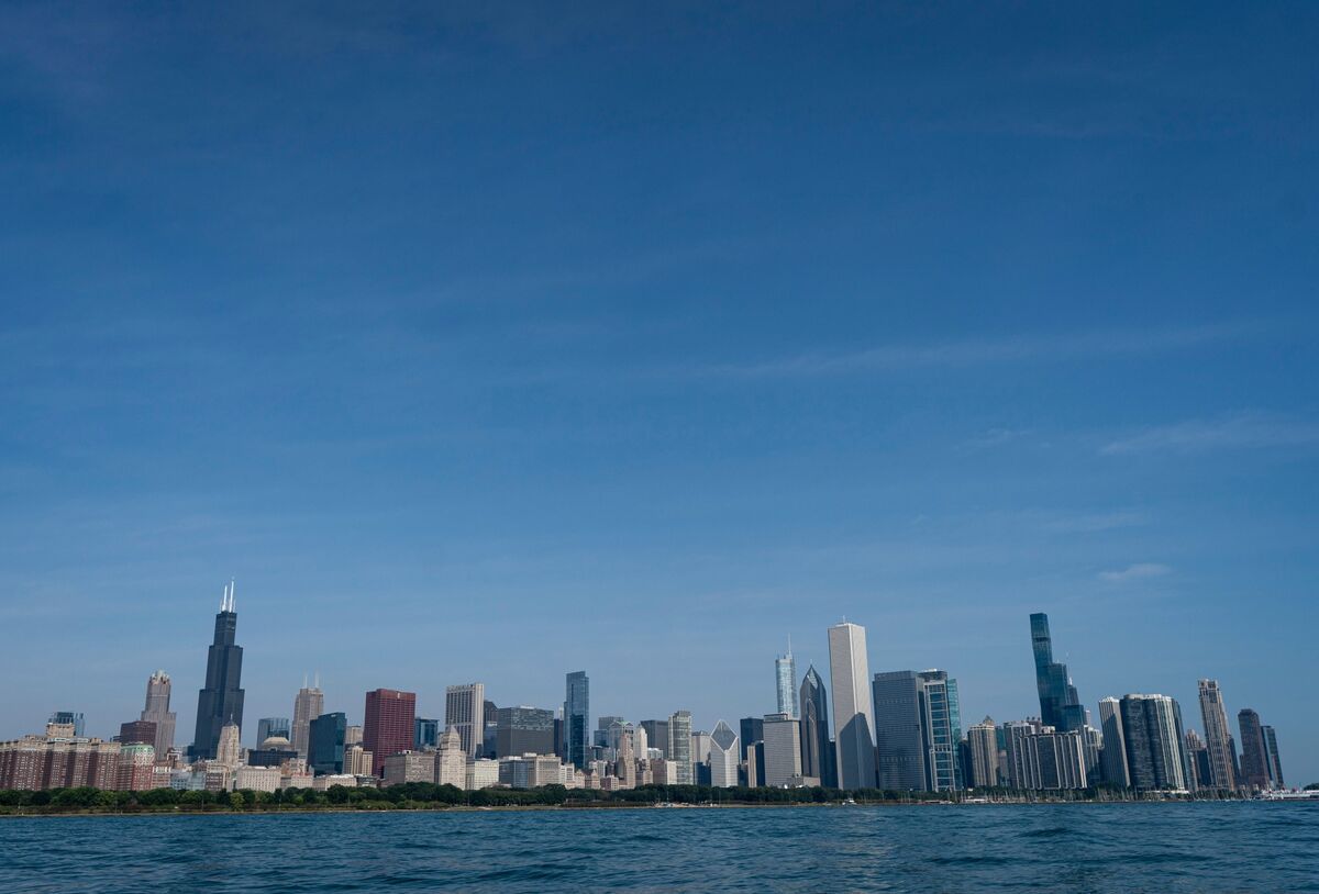 Trump Threatens Troops to Fix Chicago ‘Mess’ as City Rebounds