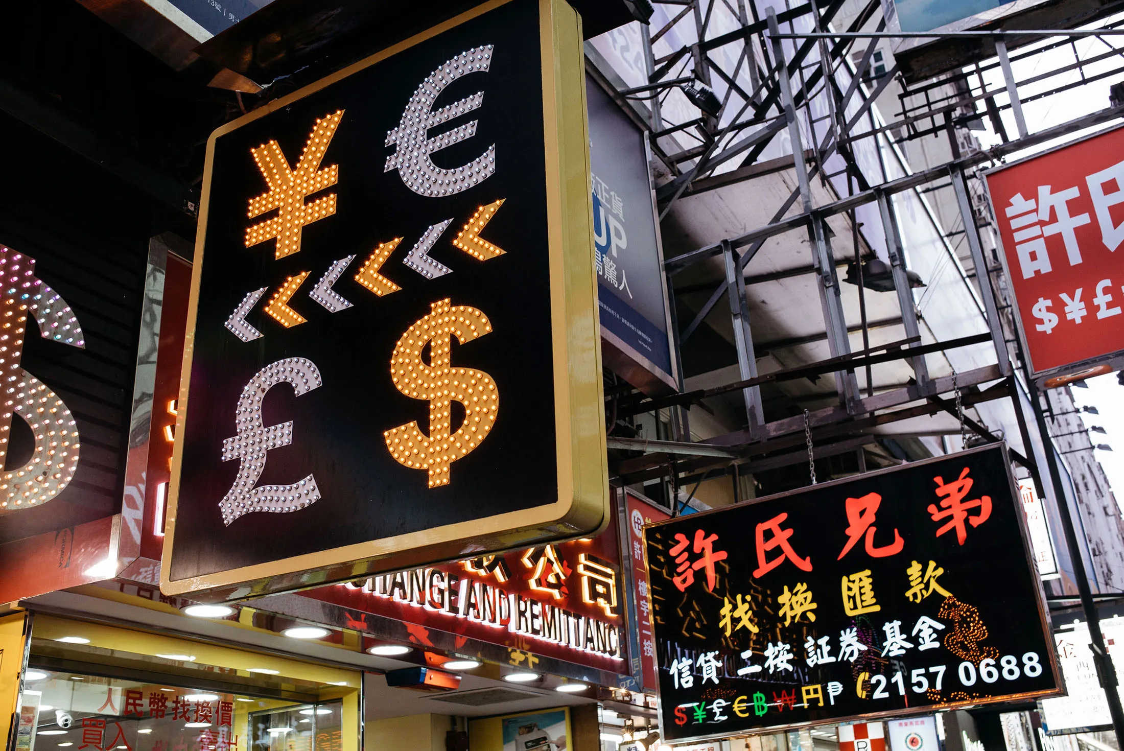 1503907543_Japan_currency_exchange_03