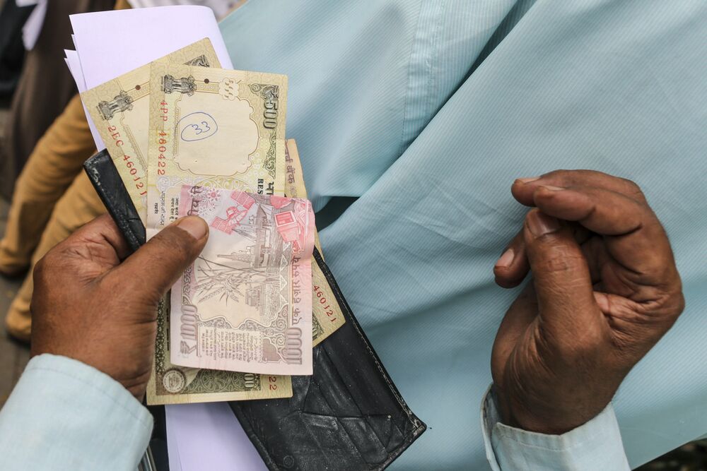 インドの高額紙幣廃止、モディ首相が約束した50日以内の期限到来