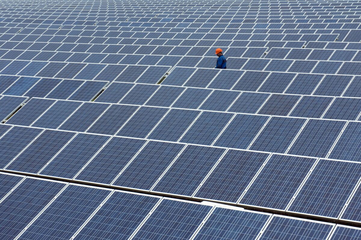 bloomberg.com - Krystal Chia - Rush to Cut Emissions Lifts a Solar Mogul's Wealth to $4 Billion