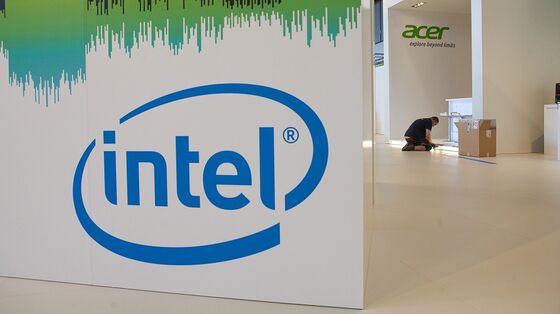 Intel Agrees to Sell Storage Unit to SK Hynix for $9 Billion