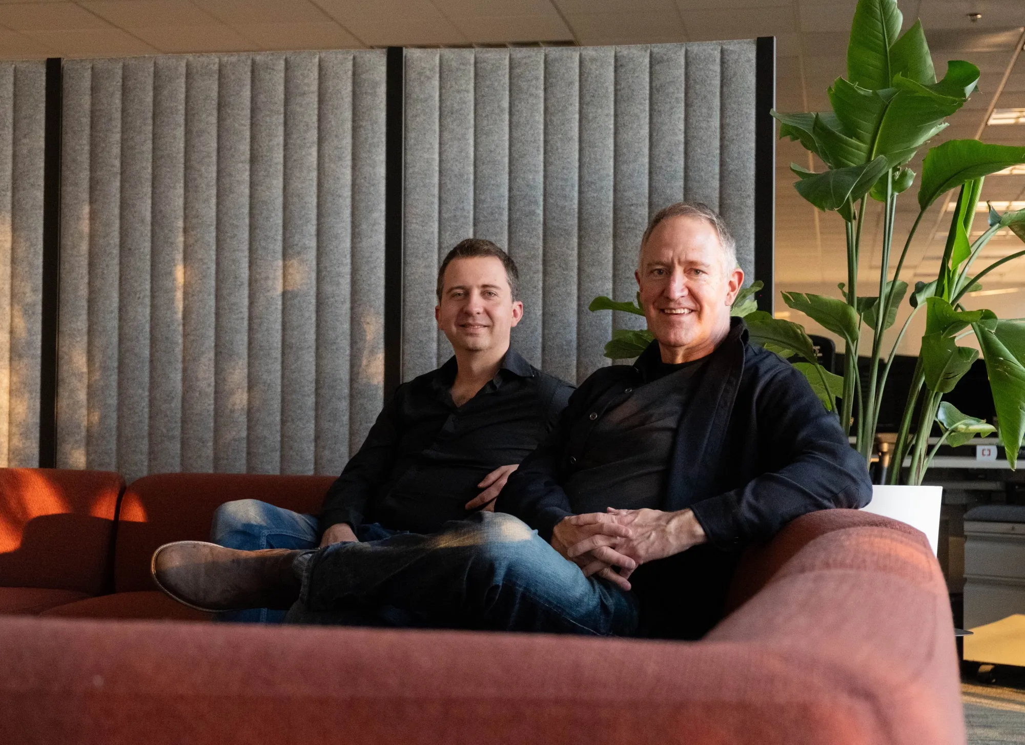 CEO của MatX, Reiner Pope (bên trái), và CTO Mike Gunter.