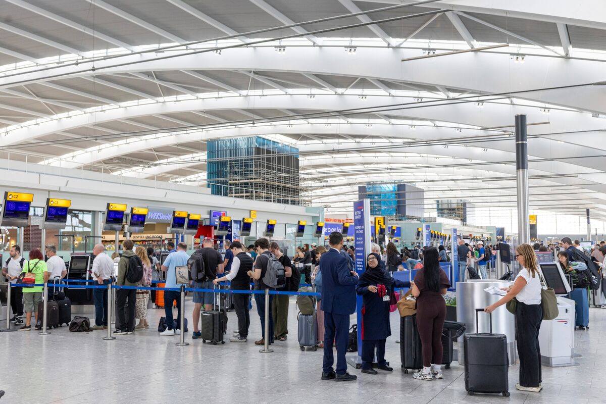 Major UK Airports Ground Flights Over Air Traffic Control Issue