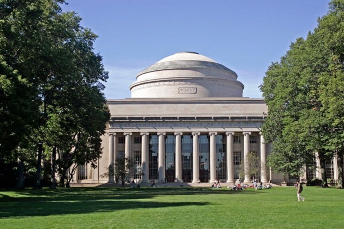 MIT (Massachusetts Institute of Technology)