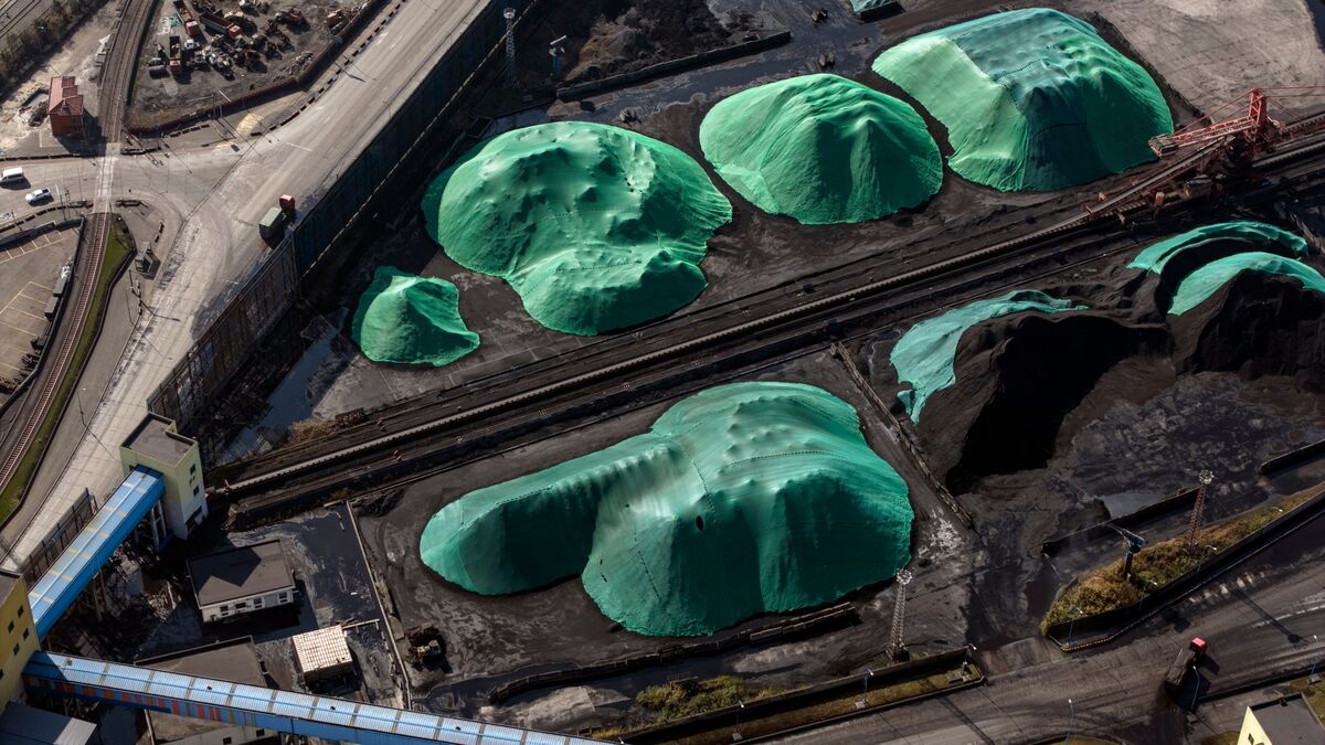 China Mine Explosion Sees Coking Coal Jump by Daily Limit