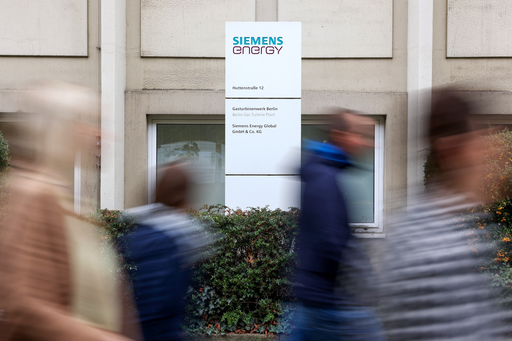 Siemens Energy Secures Provisional Guarantees Deal, Reuters Says