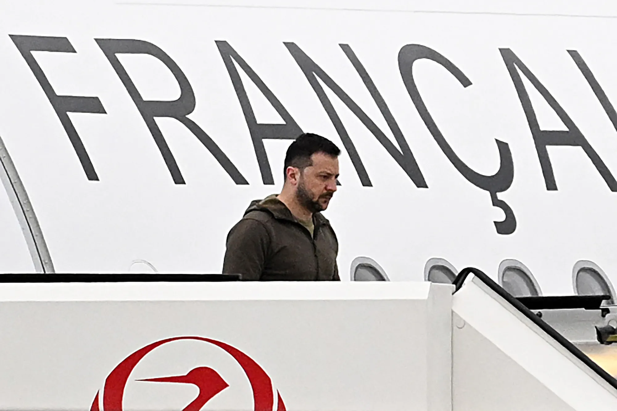Volodymyr Zelenskiy disembarks upon his arrival at Hiroshima Airport at Mihara on May 20.