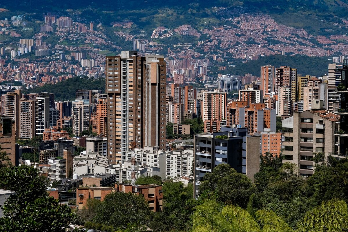 
                            Colombian Inflation Slows to 5.3%, Easing Rate Hike Pressure