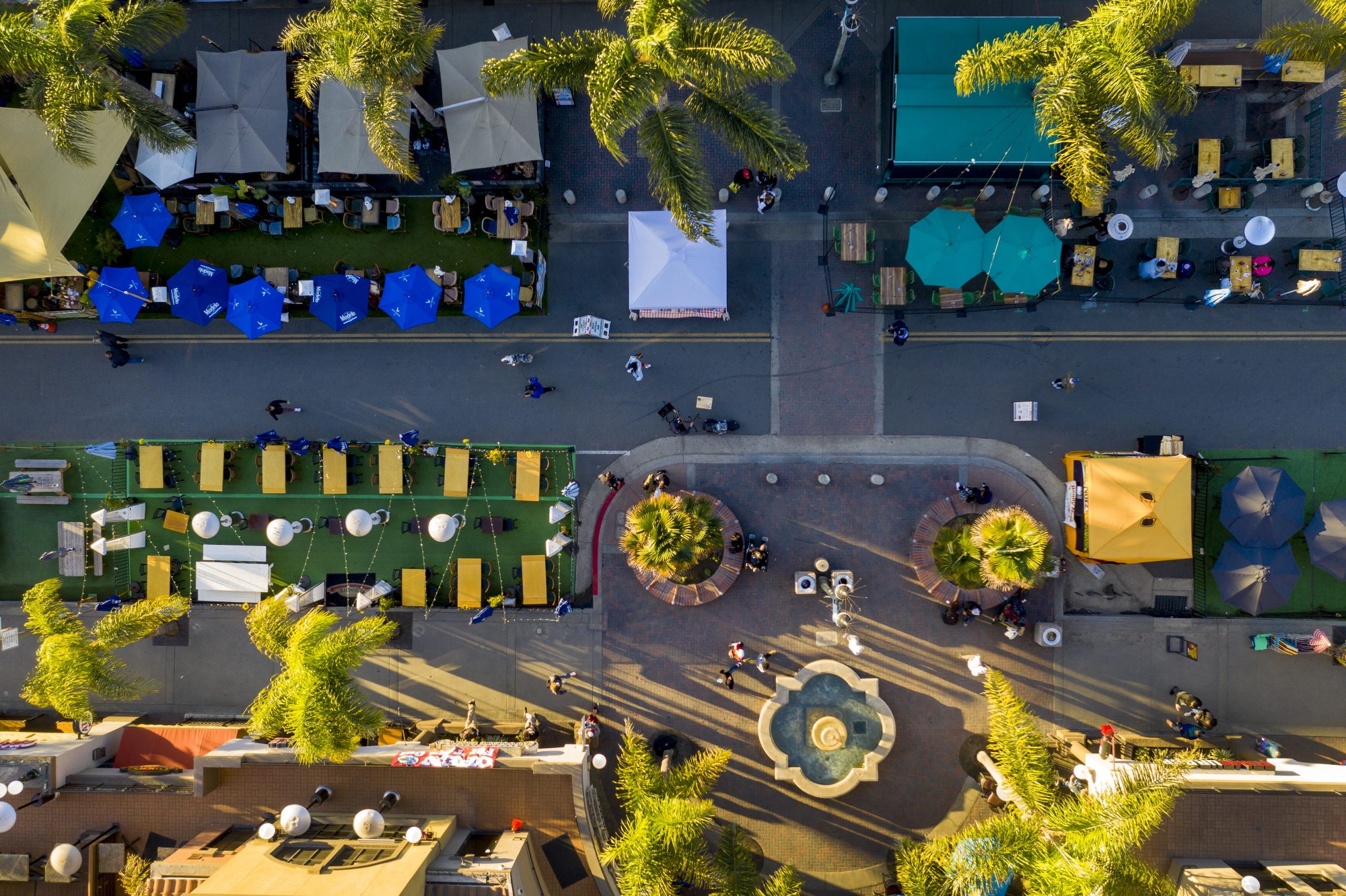 Restaurants set up tables for outdoor dining on Main Street in Huntington Beach, California, in 2021.&nbsp;