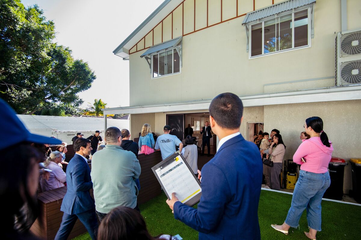 bloomberg.com - James Mayger - One of the World's Longest Housing Booms Is Cracking in Sydney
