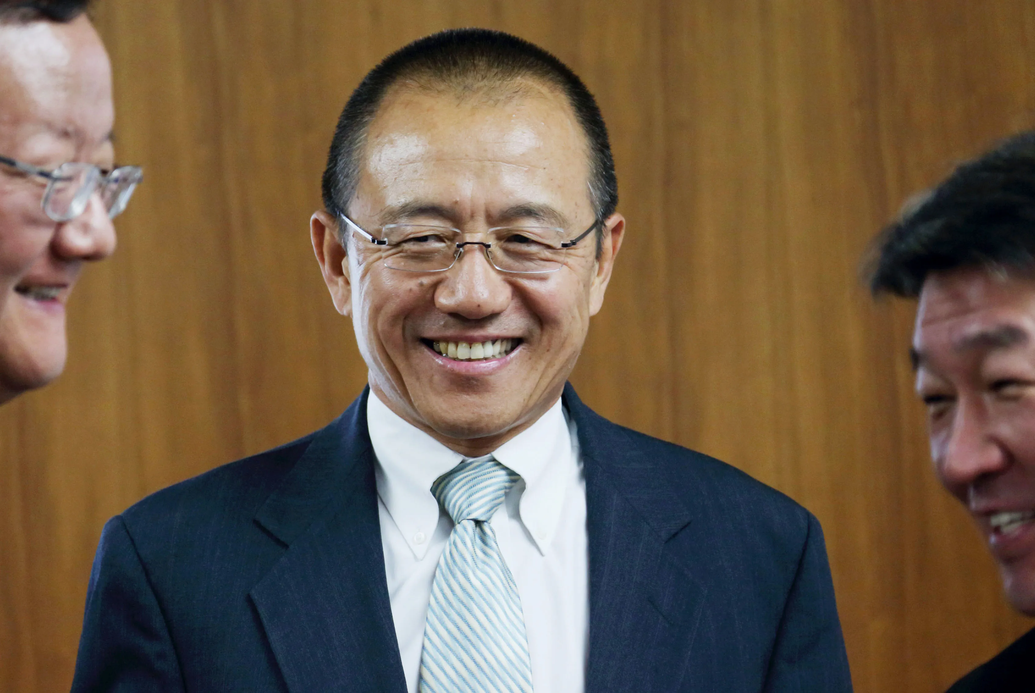 Chinese Business Leaders Led By China Investment Corporation President Gao Xiqing Visits Ministry of Economy, Trade and Industry