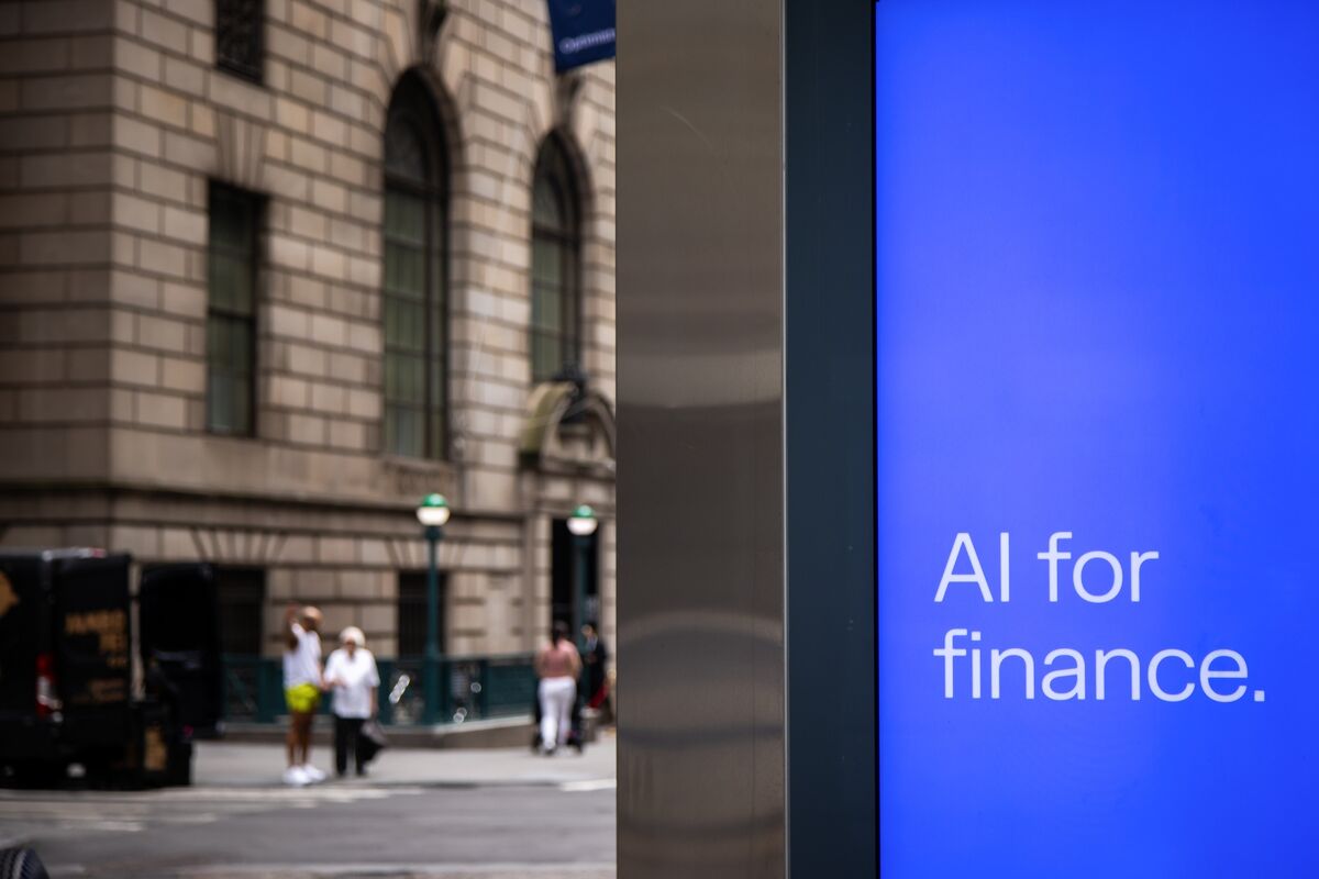 bloomberg.com - Hema Parmar - Hedge Funds Are Split Over How to Trade This AI-Fueled Market