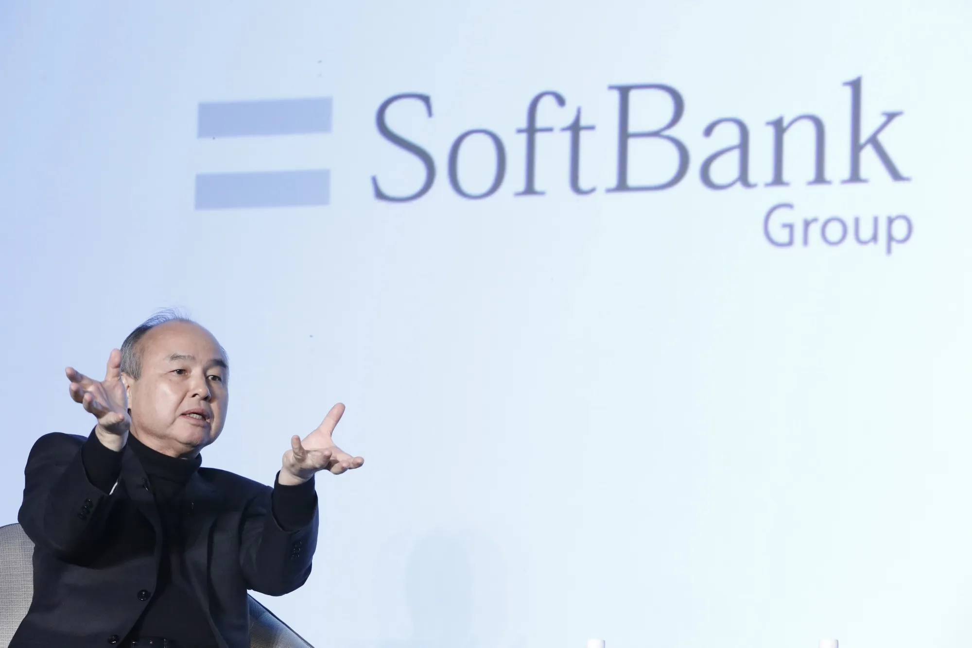 ソフトバンクＧ、ＡＩ投資で借り入れ中心の資金調達を検討－関係者 - Bloomberg