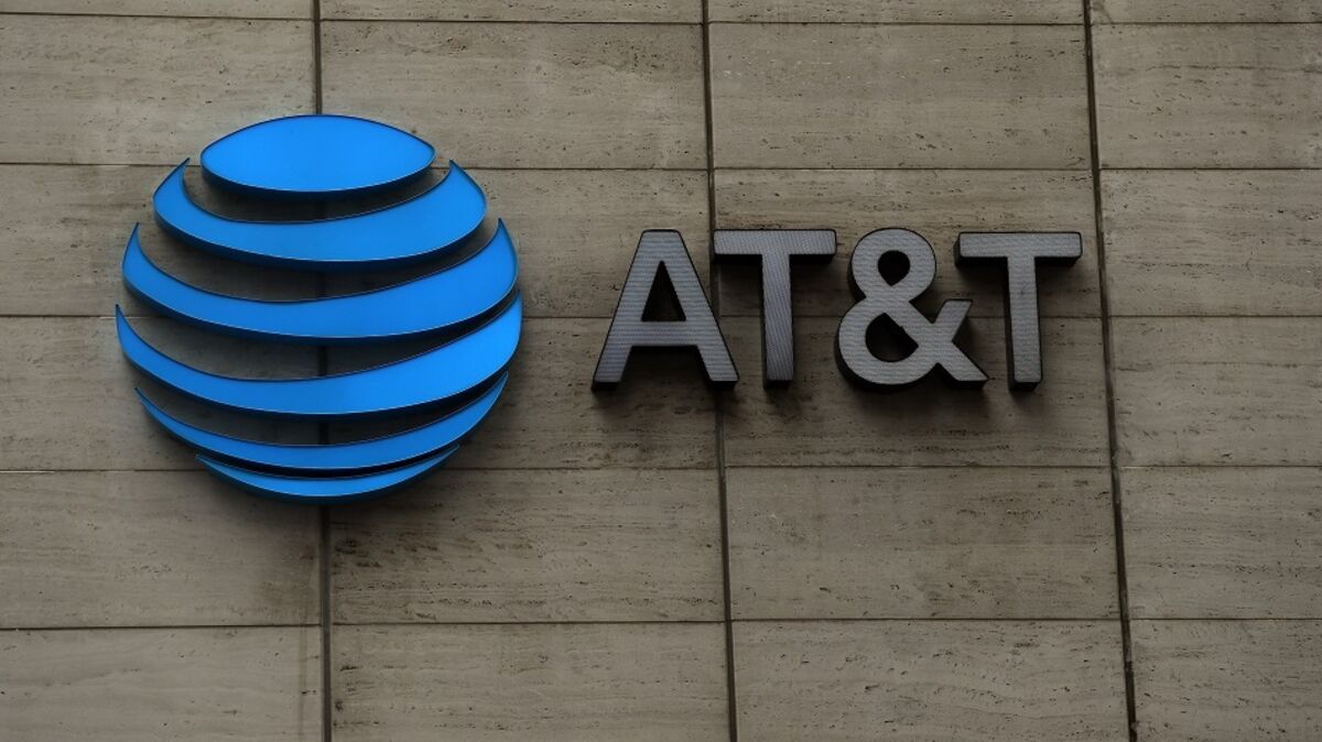 AT&T to Buy $23 Billion of EchoStar Spectrum Licenses