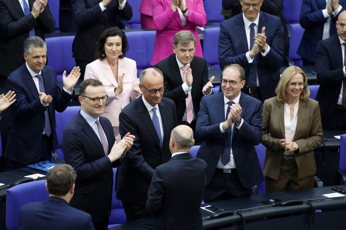 🟪"Friedrich Merz: Un Nuovo Inizio per la Germania tra Promesse di Rilancio Economico e Rivitalizzazione Militare"