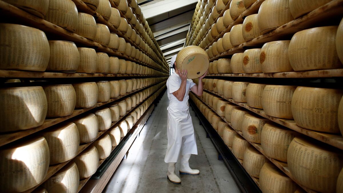 Russians Live Without Parmesan as Italy Pays Sanctions Price - Bloomberg