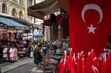 Lira Traders Brace for Volatility as Turkey Heads to Runoff