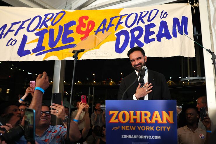 Орыс порно Интернетте тентек порно актрисаны қараңыз