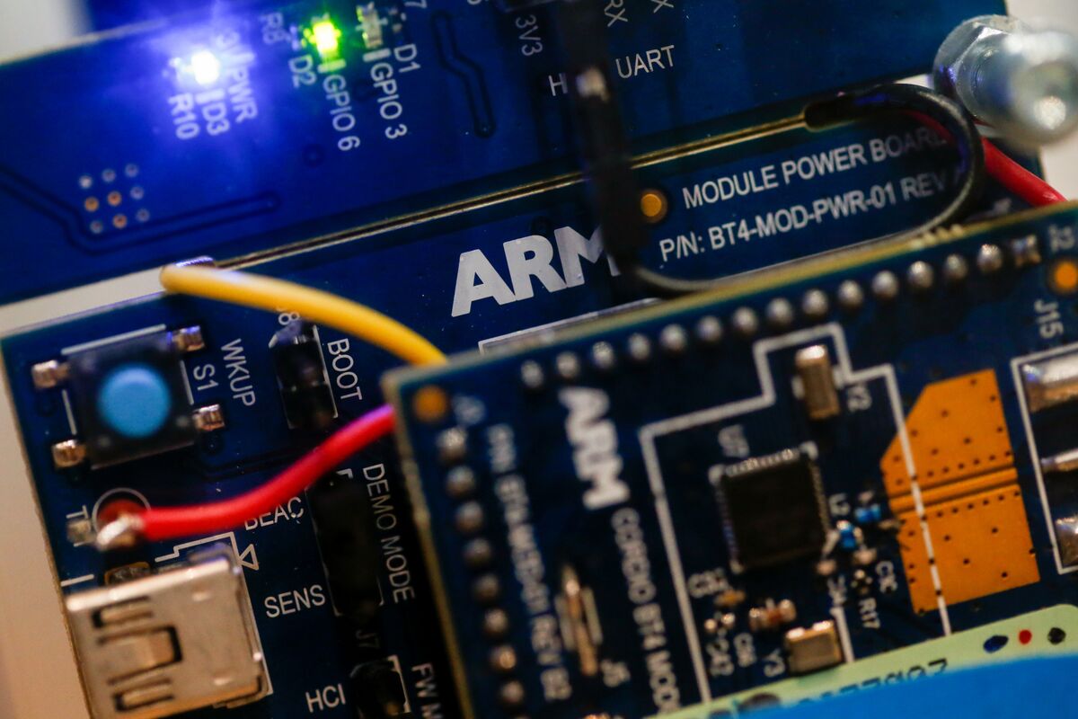 アーム、クアルコム半導体設計ライセンス取り消しへ－対立激化