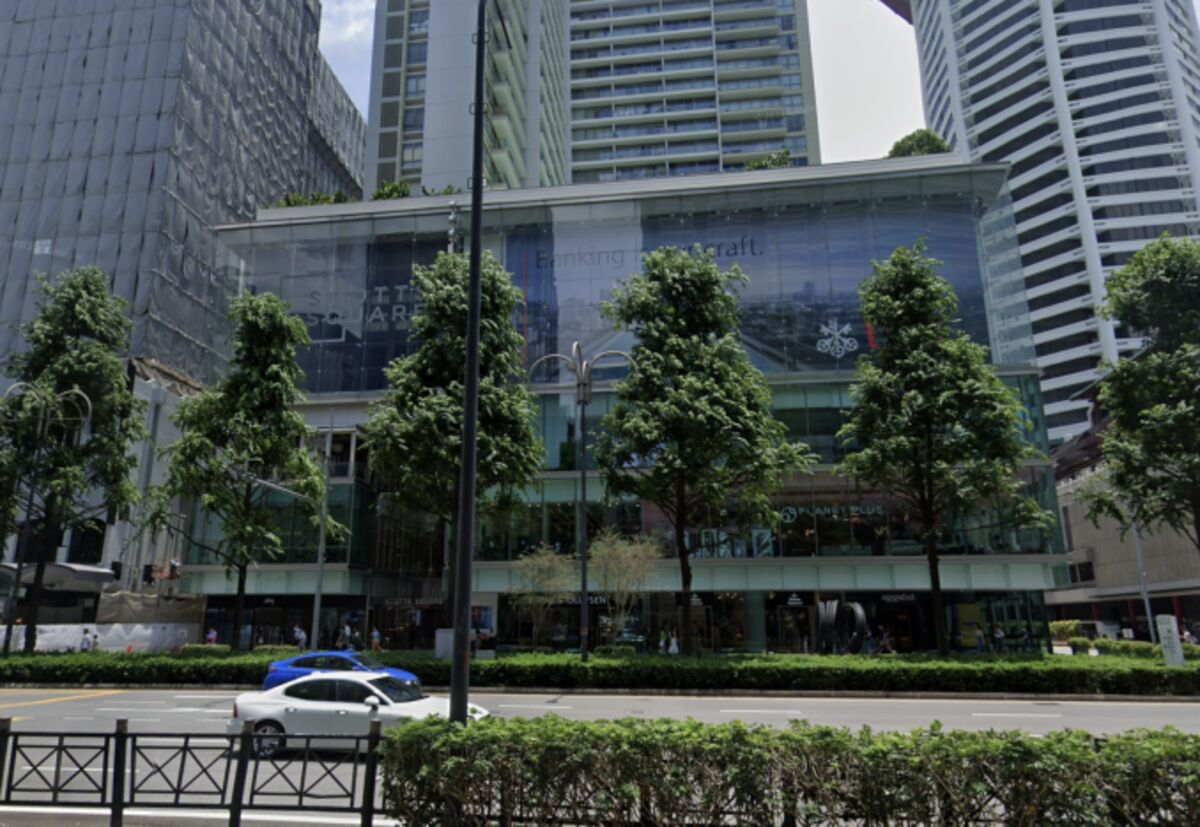 Hong Kong Tycoon-Backed Wharf Exits Singapore With Mall Sale