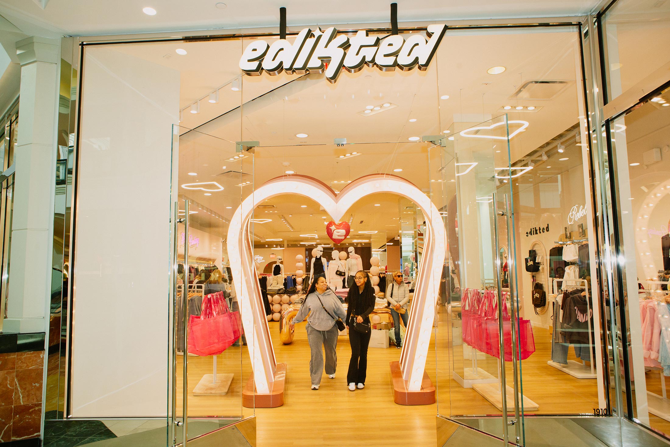 Edikted, a clothing store, is favorite among today's mall-going teens. Photographer: Michelle Gustafson
