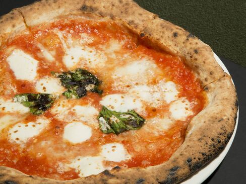 There's a delicious clam pizza, as well as a classic margherita.