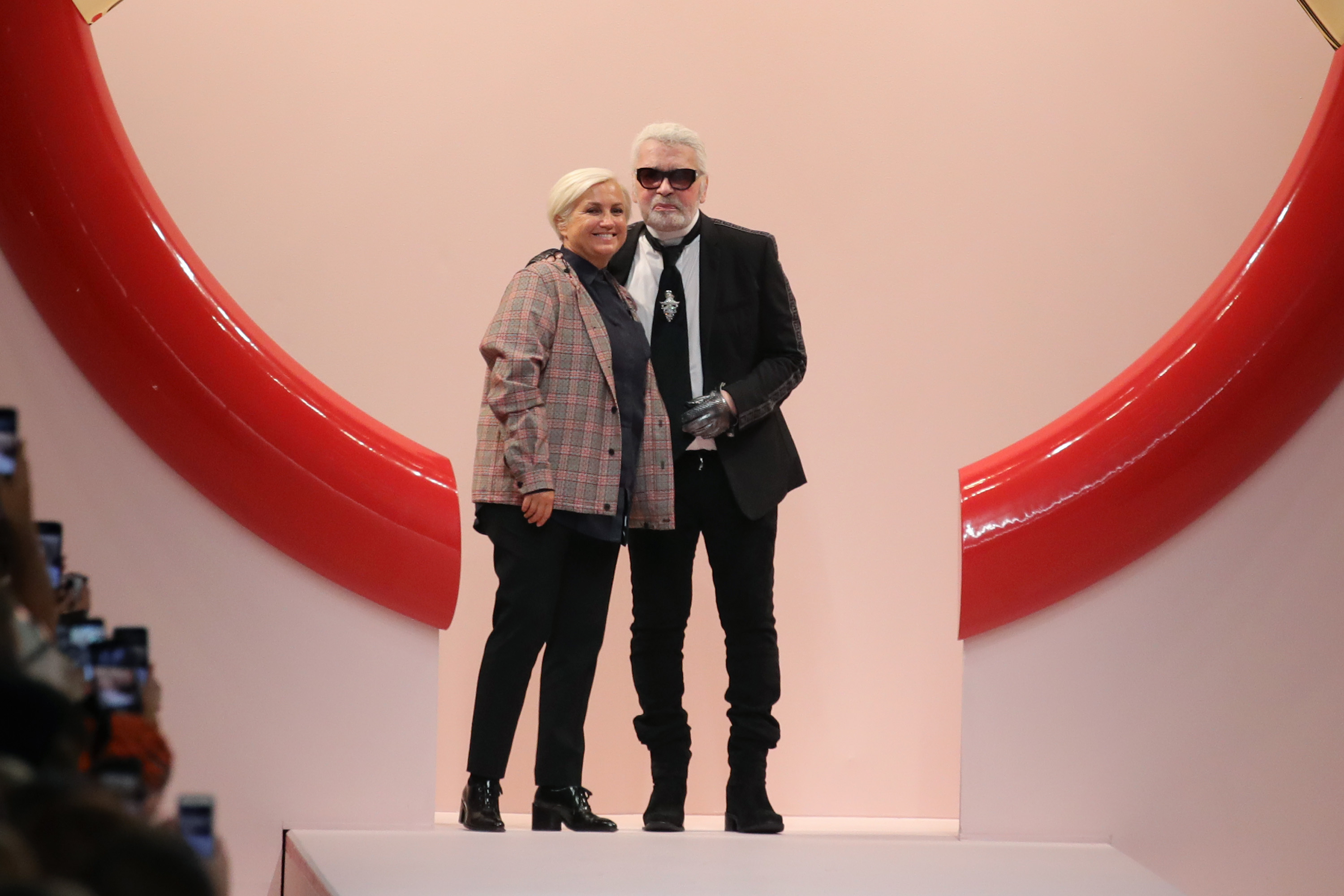 Fendi Leans on Granddaughter After Karl Lagerfeld's Death - Bloomberg