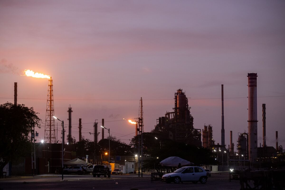 bloomberg.com - Peter Millard - Oil Expats Desperately Needed in Venezuela Don't Want to Go Home