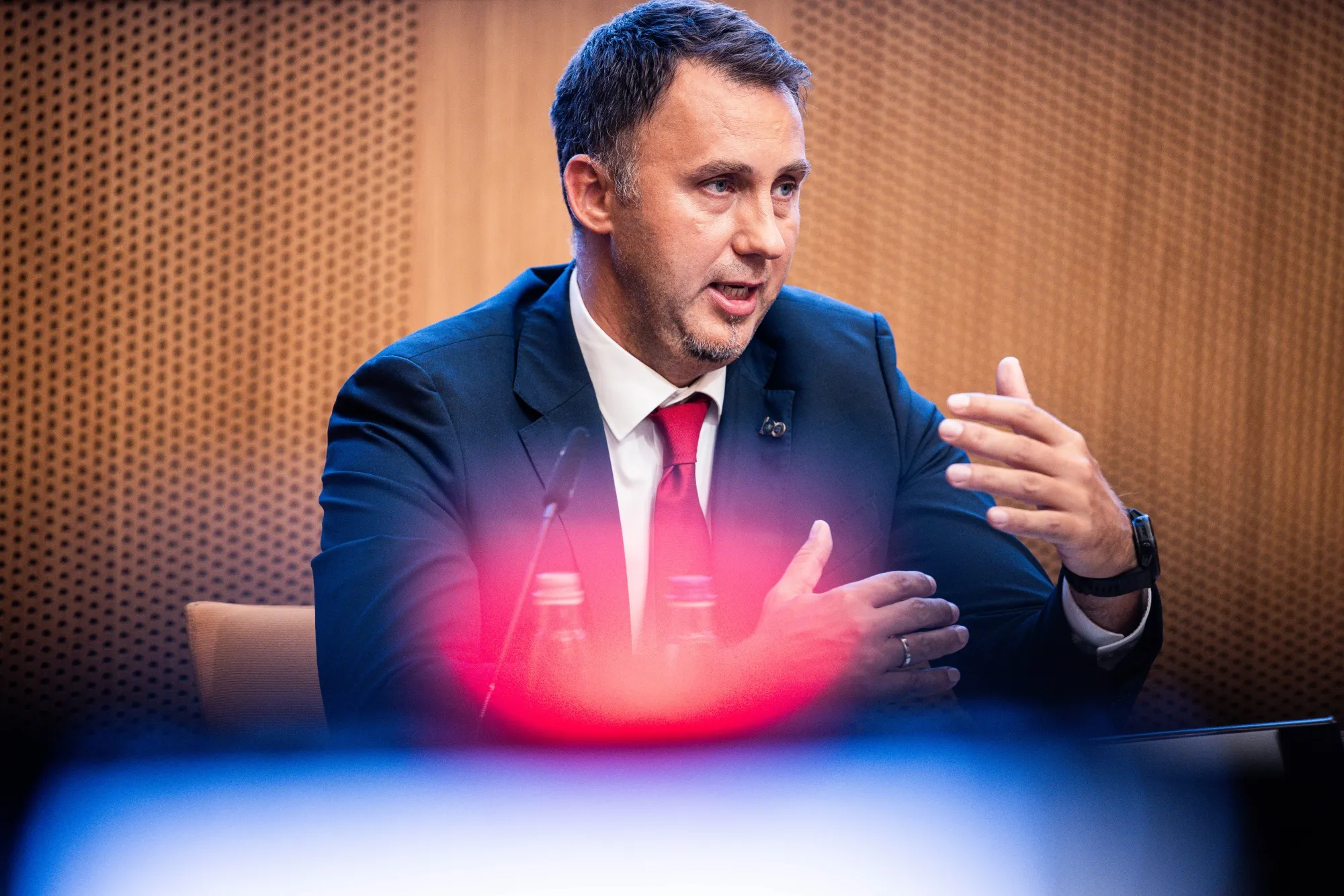 Hungary Keeps Key Interest Rate Steady to Support Forint (USD/HUF) -  Bloomberg