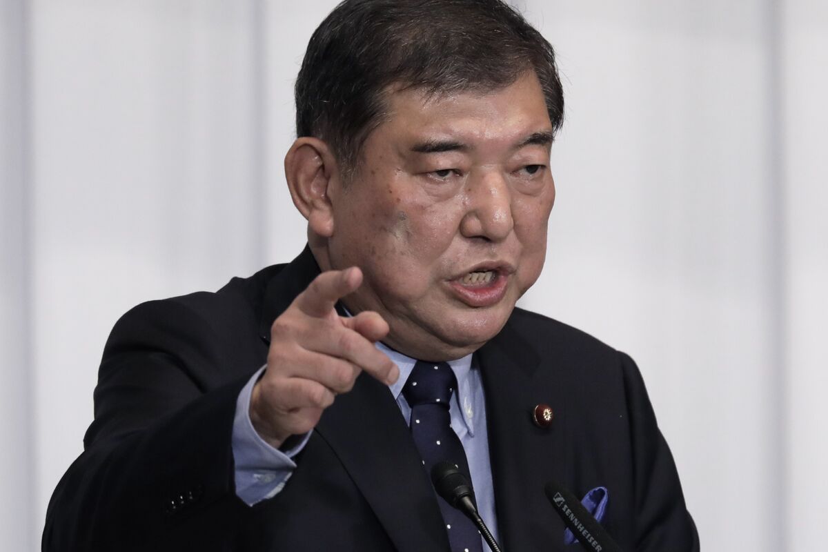 Ishiba Seen as Most Fit Successor to Japan’s Abe in Kyodo Poll - Bloomberg