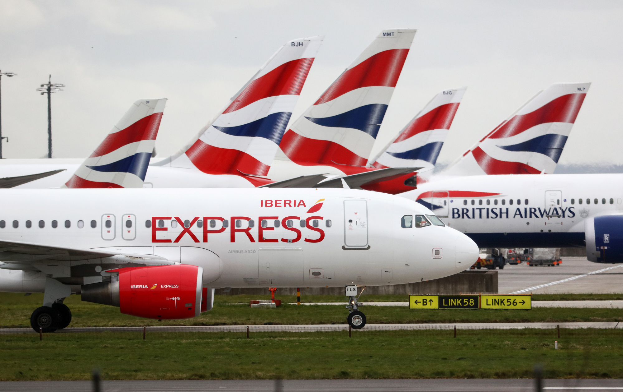 British al. Бритиш экспресс. Airbus a318 British Airways. Link Airways. British Airways and Iberia merger Bihag.