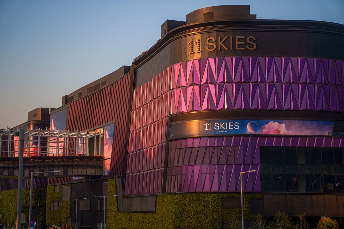 米ブラックストーン、新世界発展の筆頭株主となる方向で最終調整 - Bloomberg