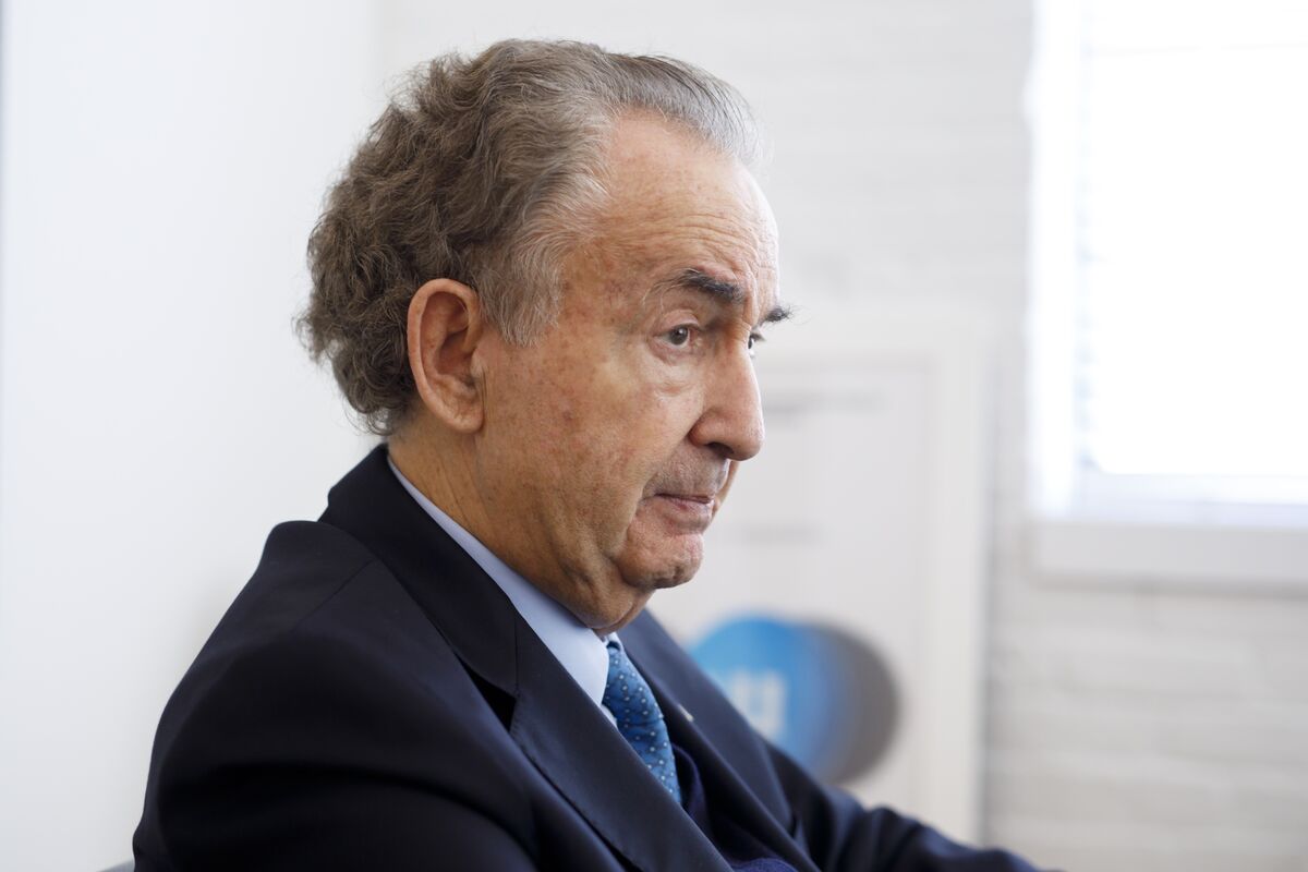Onex’s Schwartz Maps Path to Ceding Control; Le Blanc Rises - Bloomberg