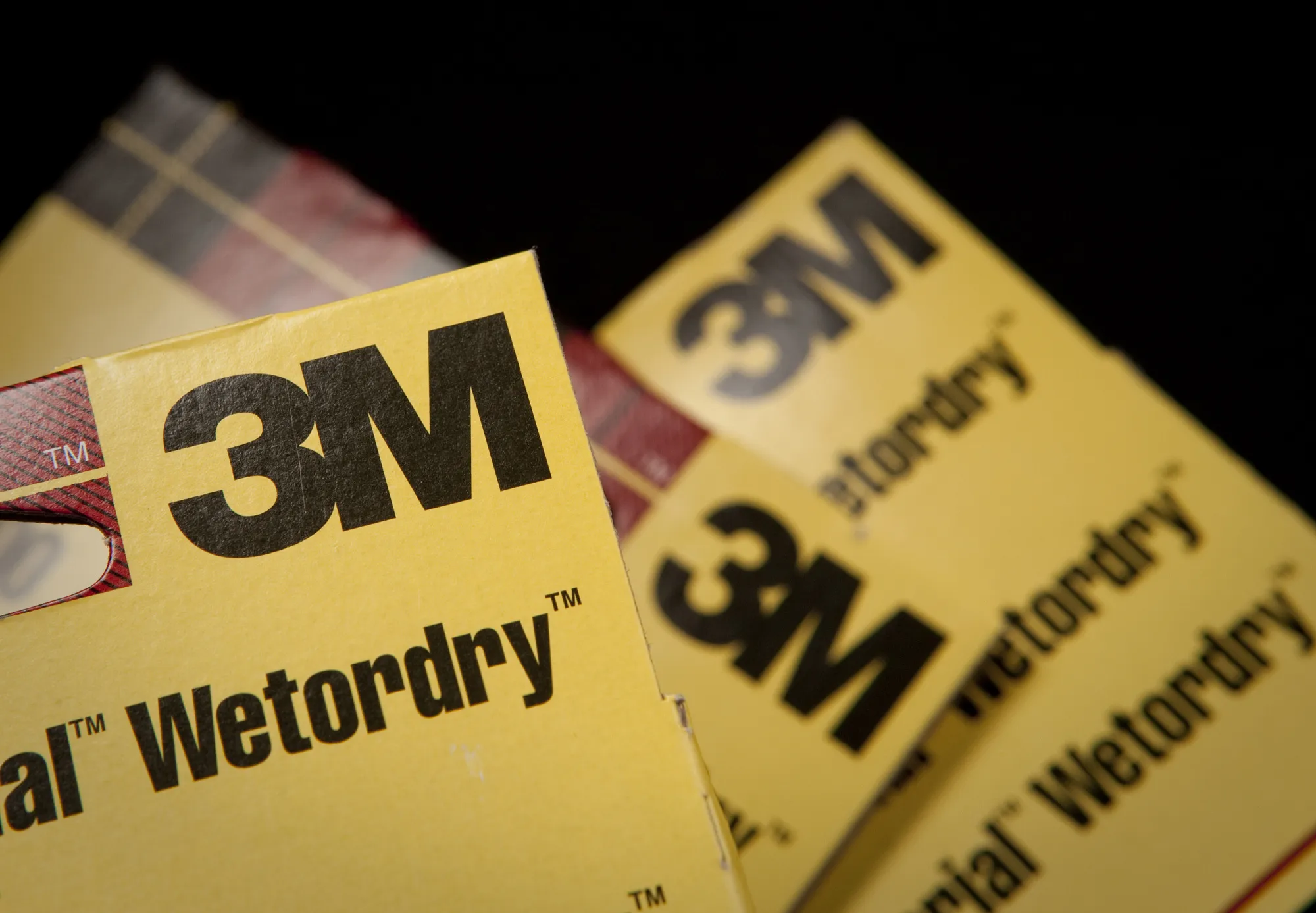 3M Declines After Cutting Forecast, Missing Profit Estimates
