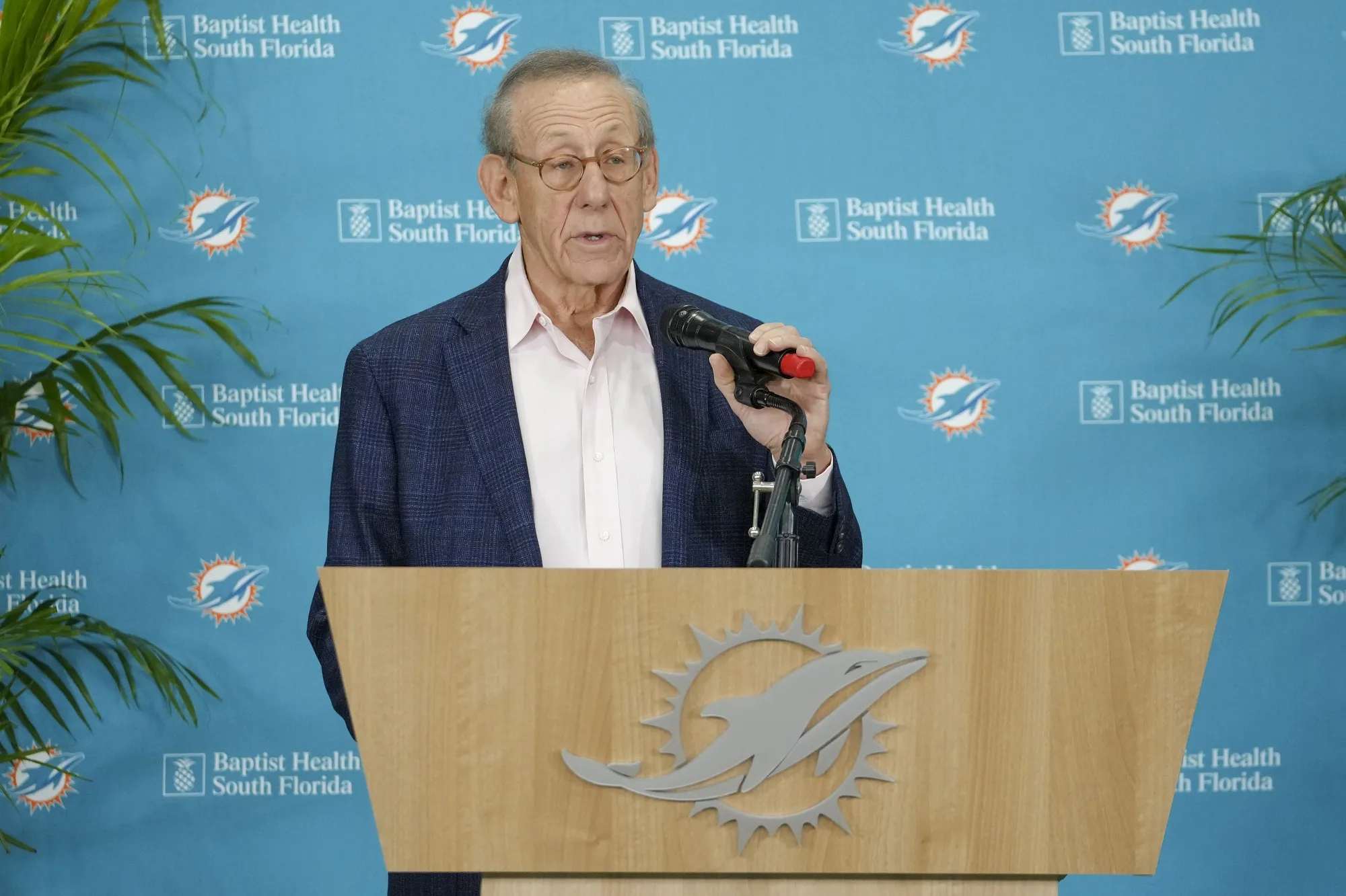 Miami Dolphins Owner Stephen Ross Is Looking to Sell Minority Stake in NFL  Team - Bloomberg