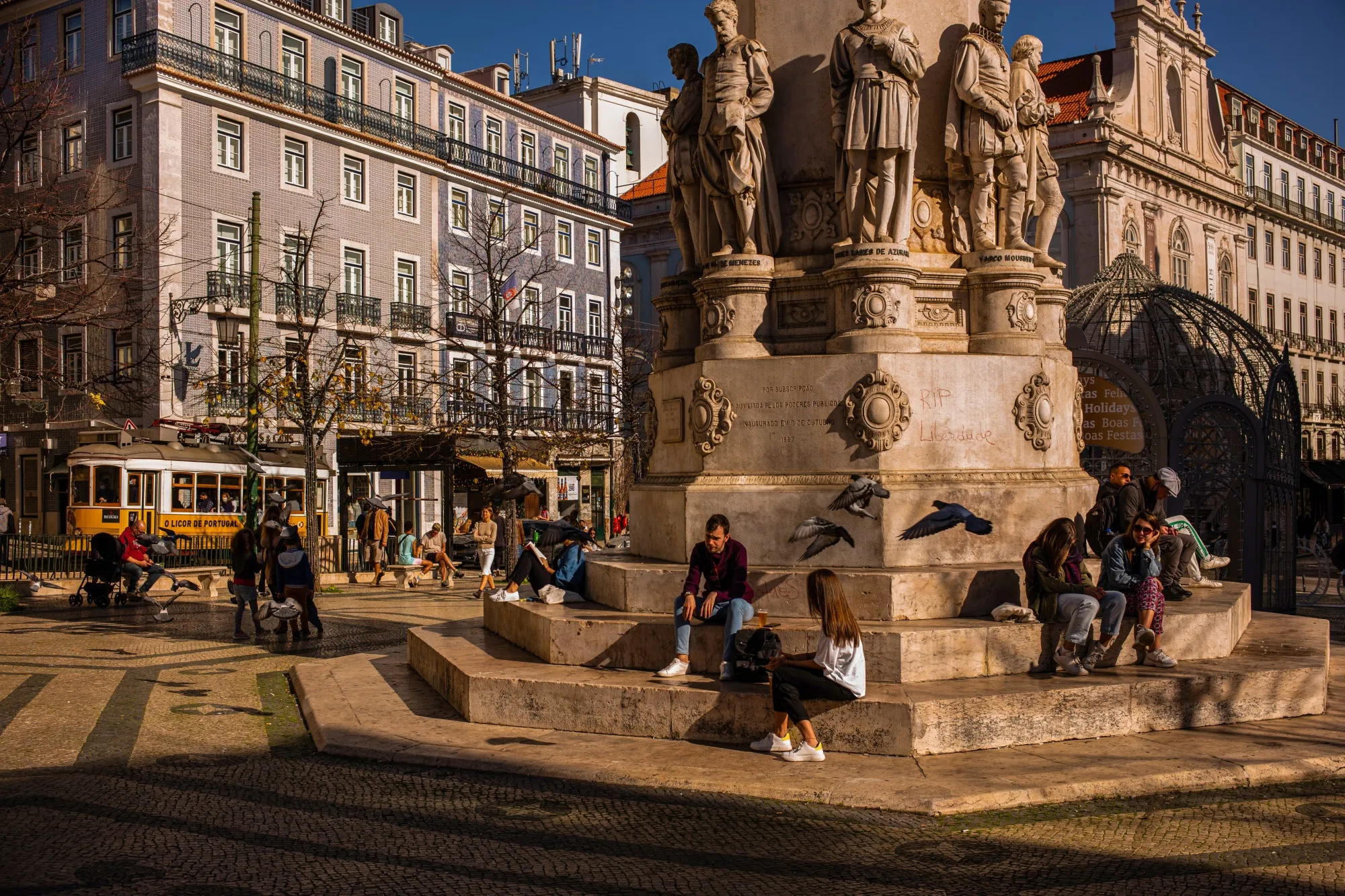 Portuguese Economy as Curbs Extended to Contain Virus