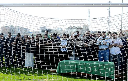 Egypt Shares Slump Most in 2 Weeks on Soccer Clashes