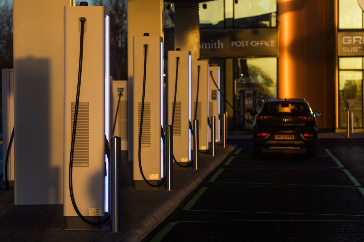 Traders Plowed Billions Into ElectricCar Stocks Before Slump Bloomberg