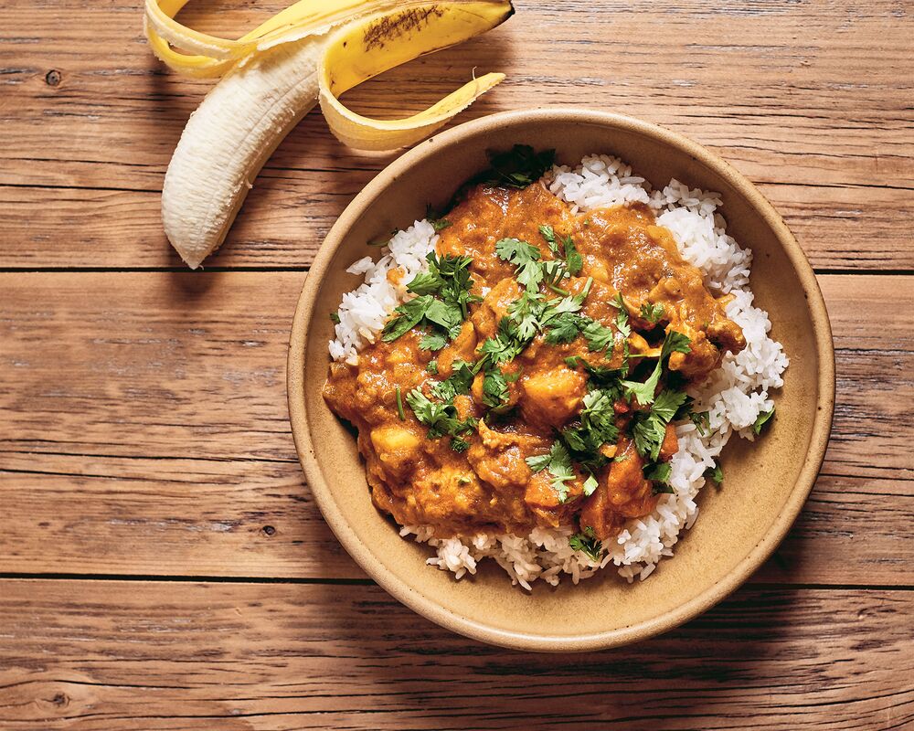 Spicy and warming, Somali chicken stew, with the option of banana accompaniment.