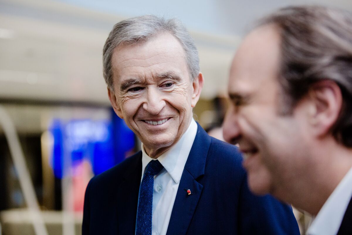 Arnault Gets 4 3 Billion Richer In A Day Closing In On Buffett Bloomberg