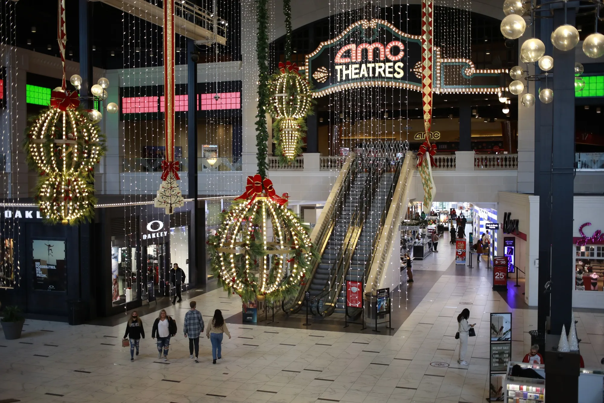Holiday Shoppers At Easton Town Center Mall
