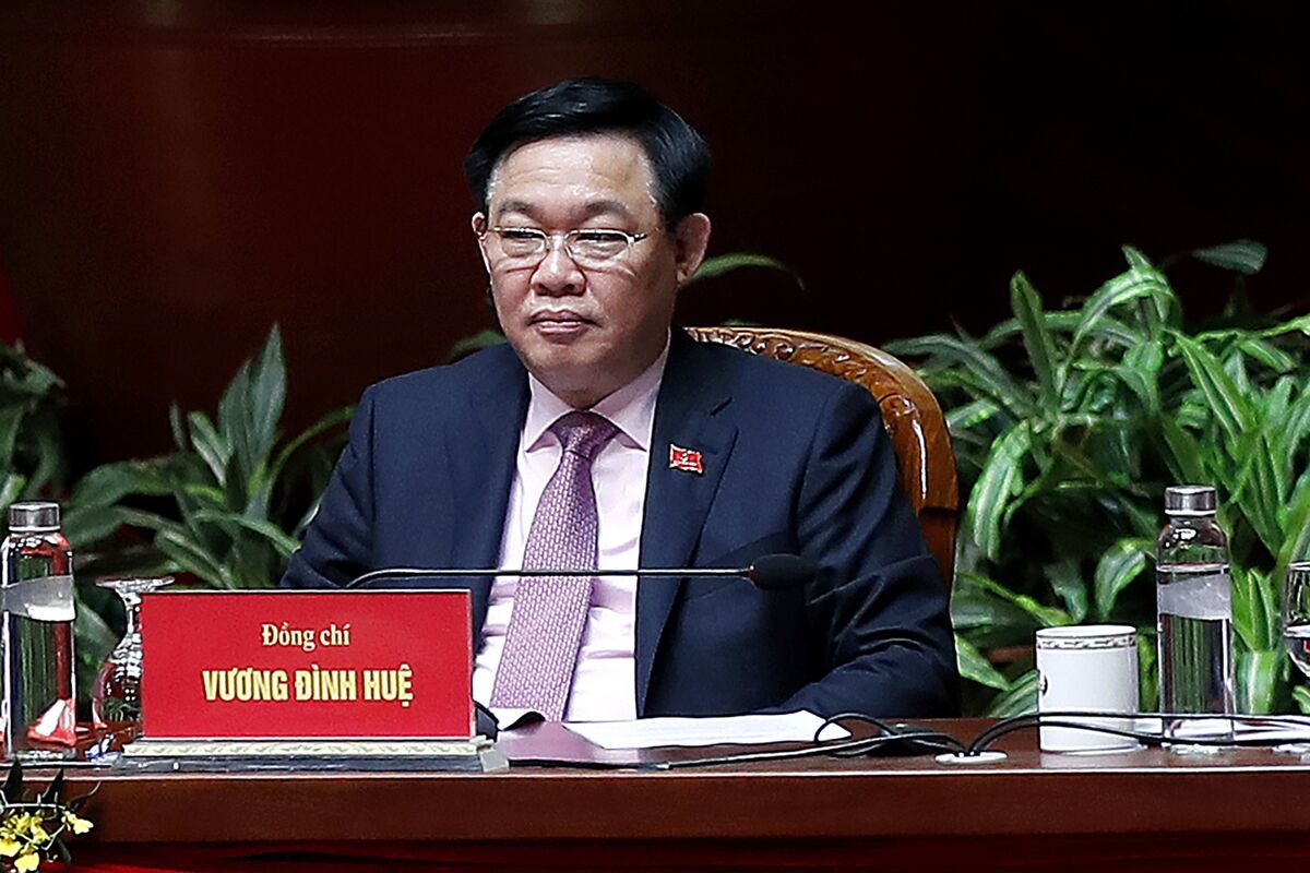 Vietnam Nominates Former Deputy PM Hue as Parliament Chairman - Bloomberg
