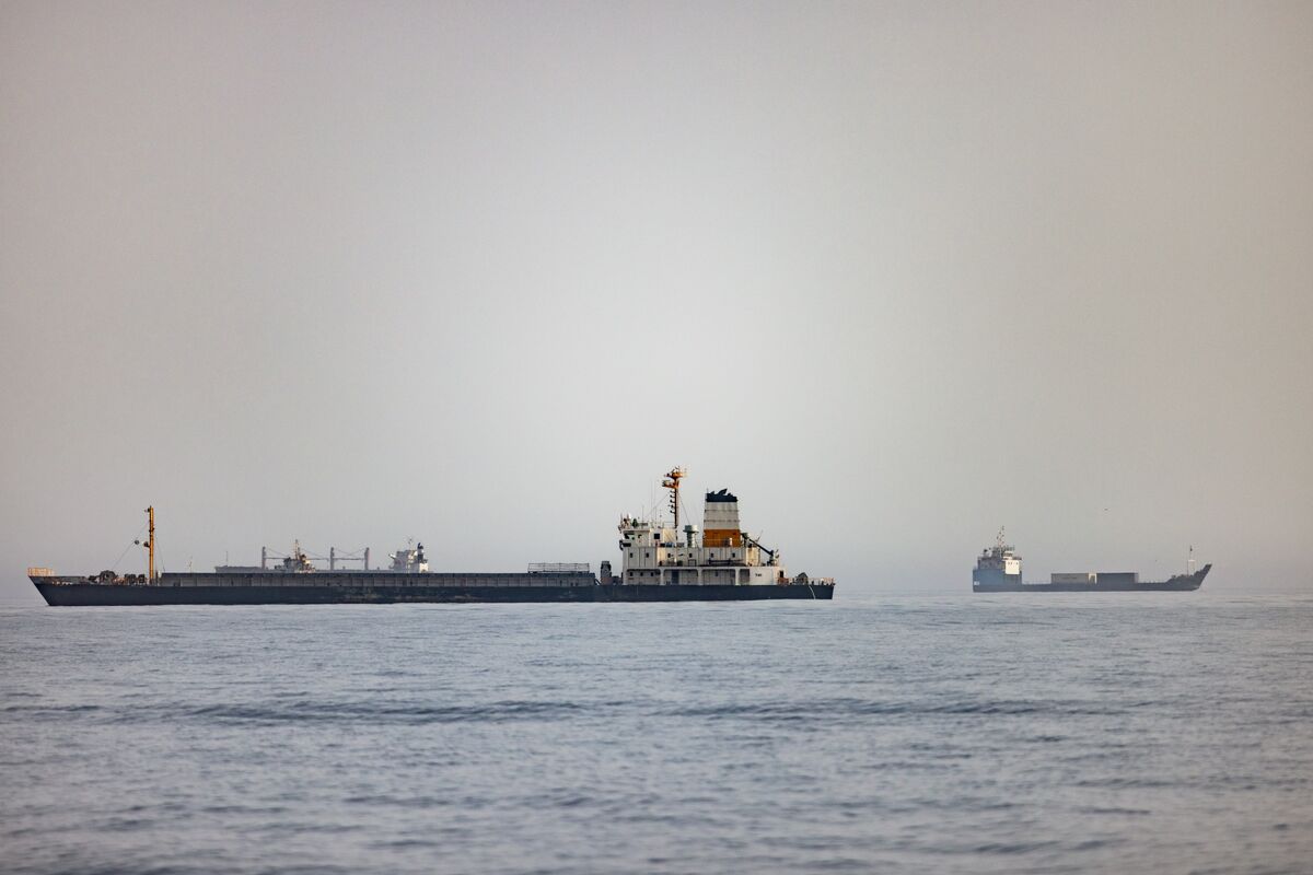 Oil Tankers Trickle Through Hormuz After Spate of Iran Attacks