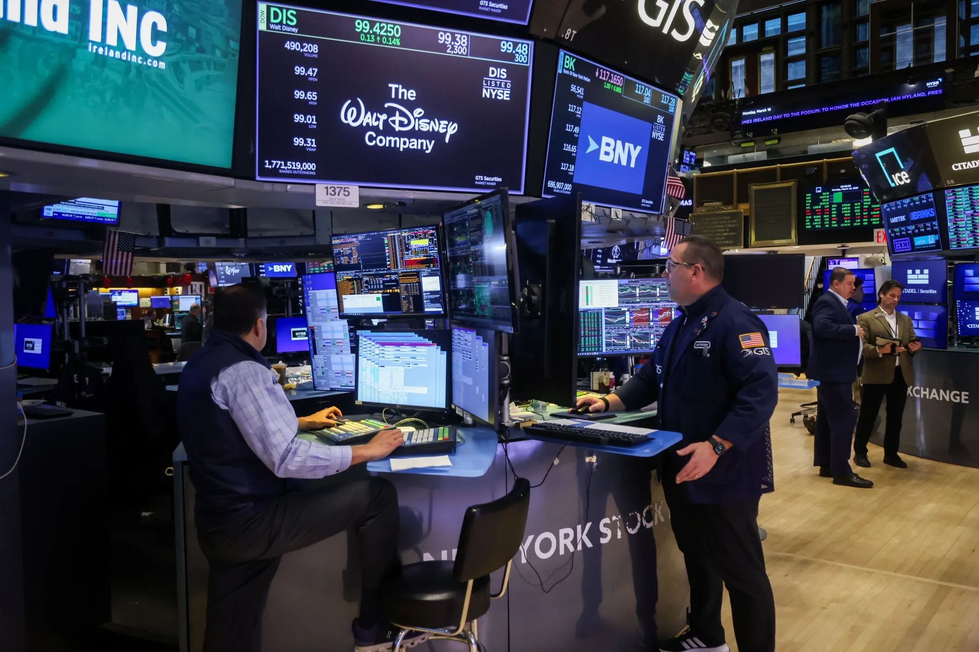 Stock Futures Rise as Oil Slips on Hormuz Hopes